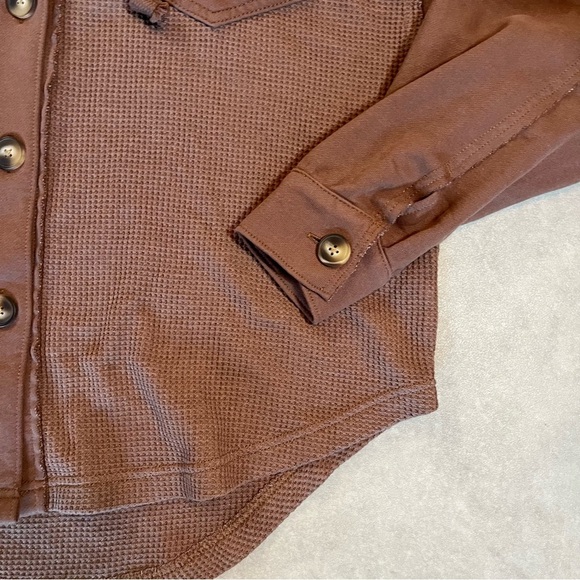 American Eagle Outfitters Brown Hooded Jacket. This feels seriously lived in. XS - Picture 4 of 9